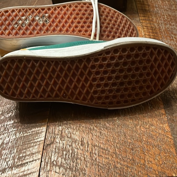 Vans - Picture 7 of 8